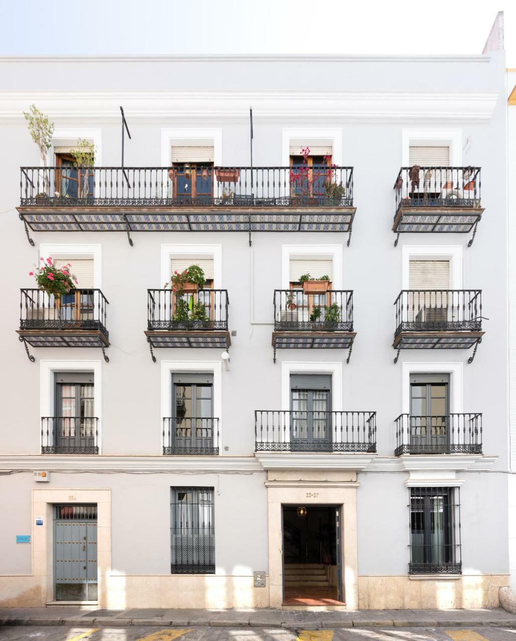 Eleven Real De La Carreteria, By Homing U Apartment Seville Ngoại thất bức ảnh